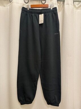 Aritzia NWT Dark Green Jogger Sweatpants - size S/P